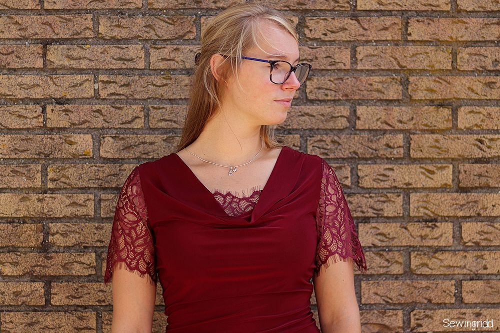 Top with lace sleeves sewn by Sewingridd