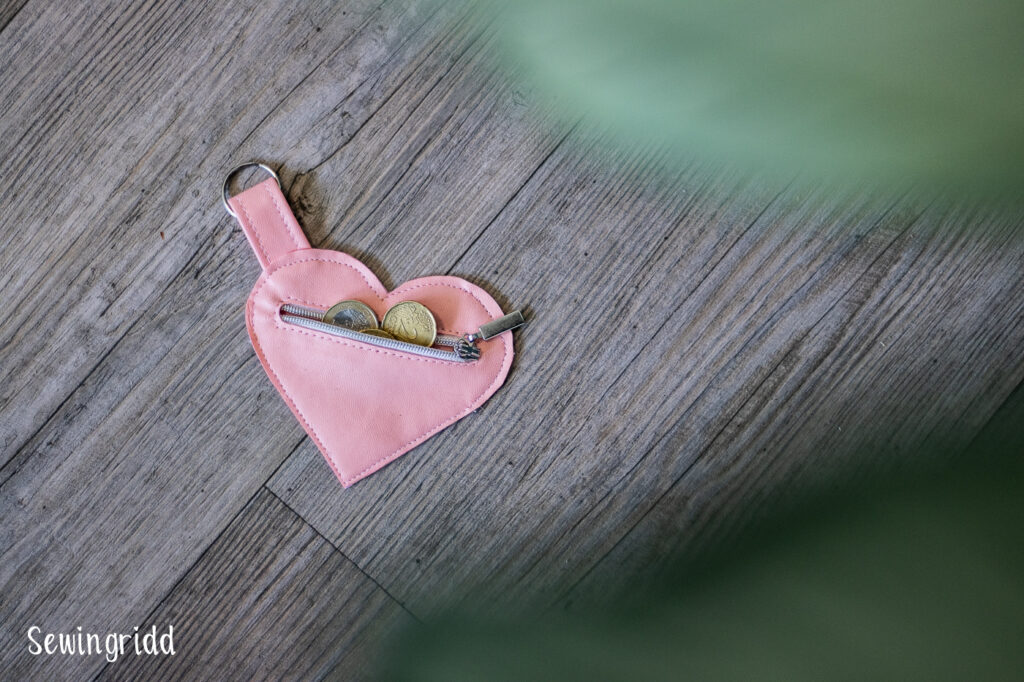 Heart shaped pouch for mothersday - by Sewingridd